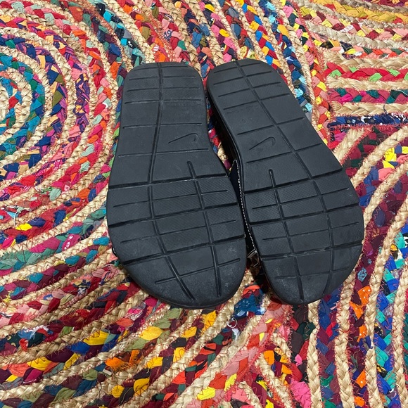 NWOT Nike Comfort Footbed Black and White Slide Sandals - Picture 4 of 4